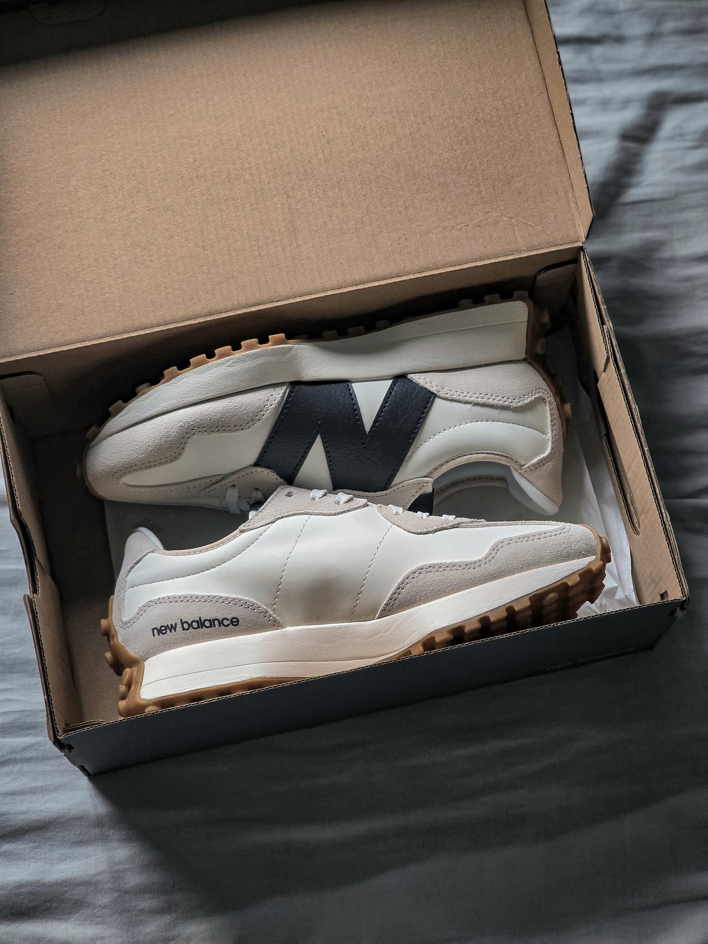 New Balance 327 Moonbeam "Outerspace"