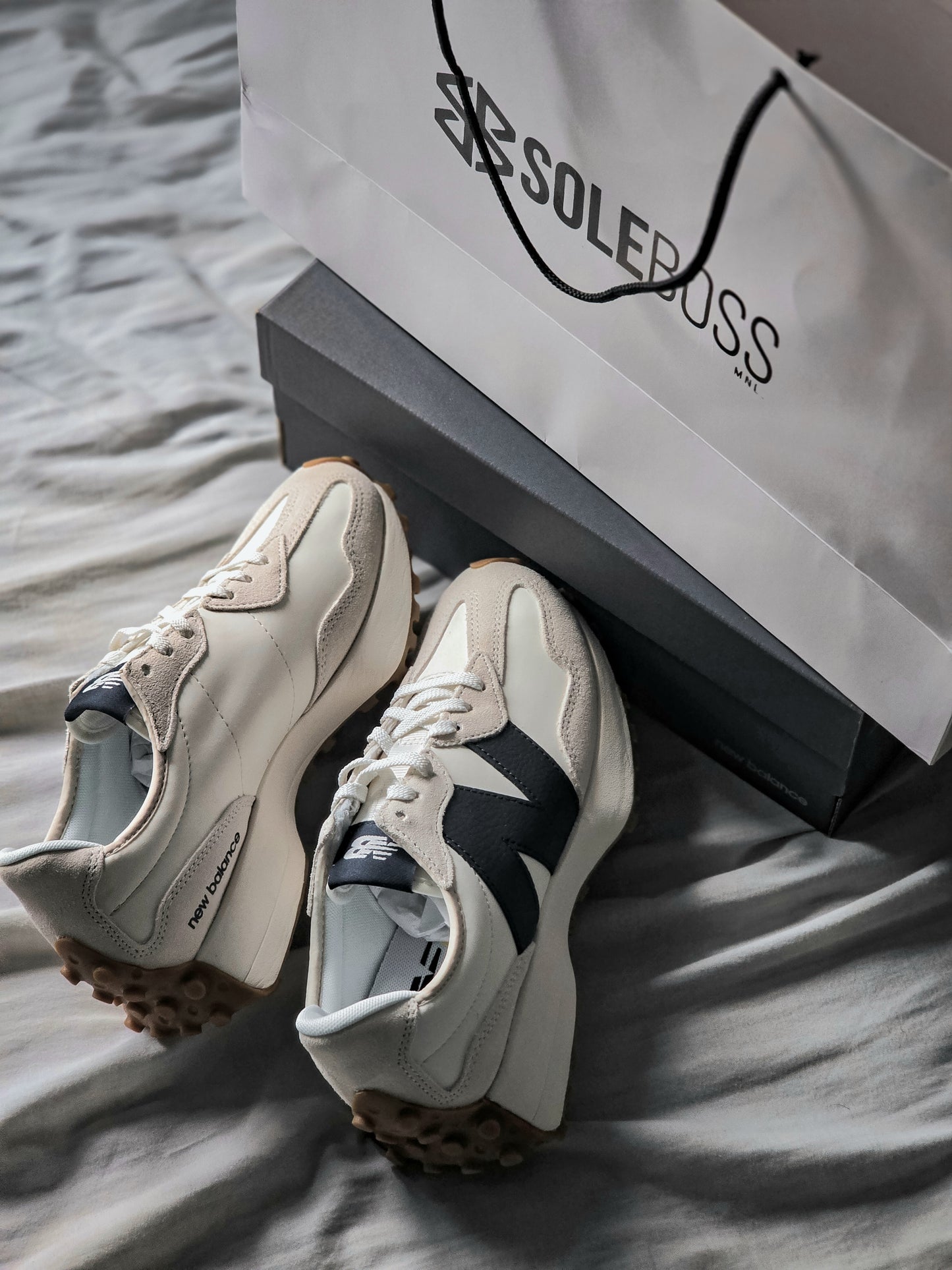 New Balance 327 Moonbeam "Outerspace"
