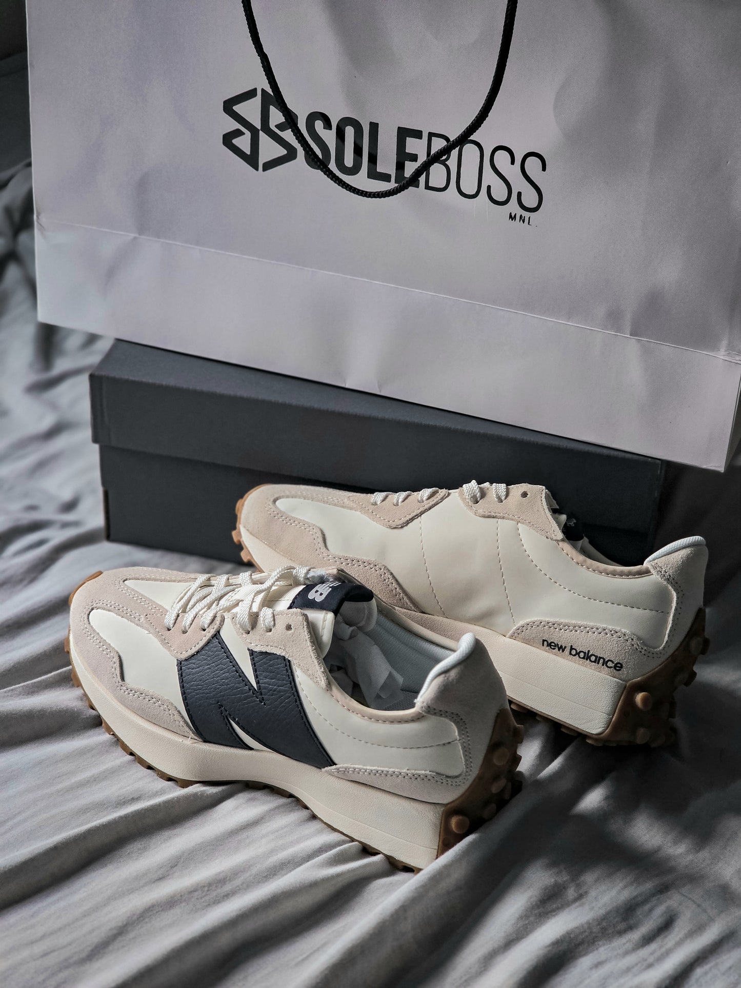 New Balance 327 Moonbeam "Outerspace"