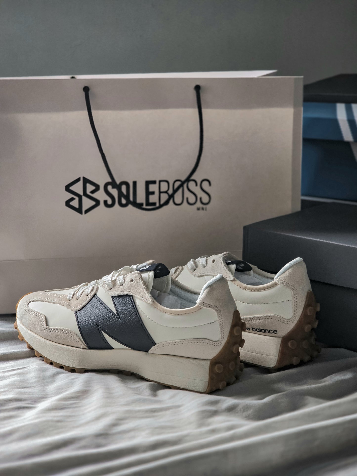 New Balance 327 Moonbeam "Outerspace"