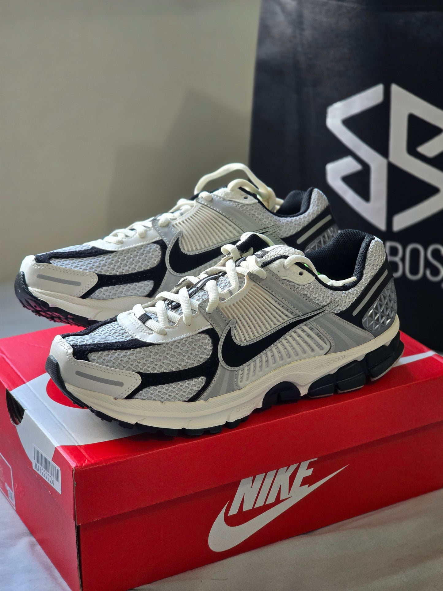 Nike Zoom Vomero 5 "Photon Dust Black"